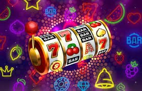 yay ငွေထုတ် လုပ်ငန်းစဉ် — KBZPay ဖြင့် ဆုကြေးငွေ MMK ထုတ်ယူနေသော မြင်ကွင်း